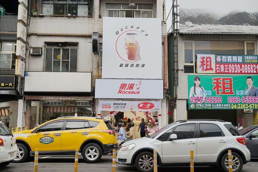 【台中勤美手搖飲料店推薦】誠品綠園道最新開幕買一送一 全台第一間高鐵主題手搖飲 樂渴巴士茶飲店台中勤美店