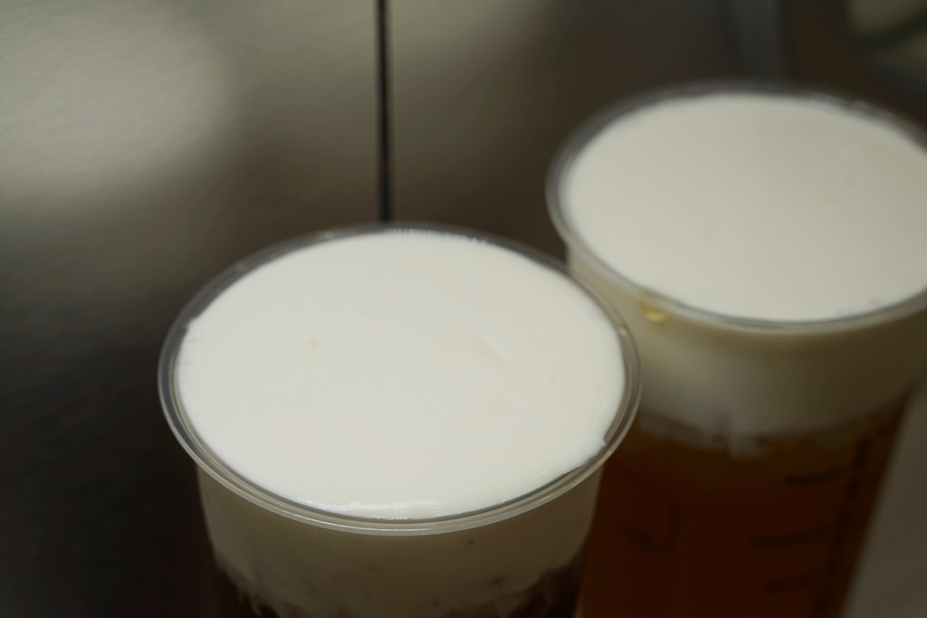 【台中勤美手搖飲料店推薦】誠品綠園道最新開幕買一送一 全台第一間高鐵主題手搖飲 樂渴巴士茶飲店台中勤美店