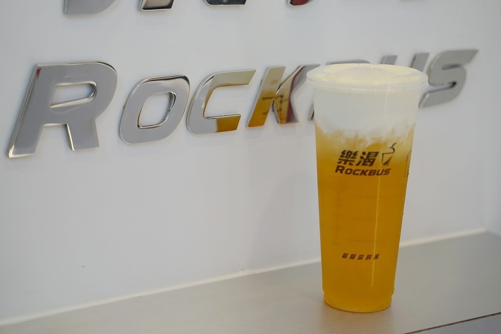 【台中勤美手搖飲料店推薦】誠品綠園道最新開幕買一送一 全台第一間高鐵主題手搖飲 樂渴巴士茶飲店台中勤美店