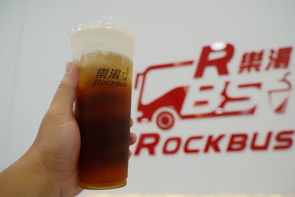 【台中勤美手搖飲料店推薦】誠品綠園道最新開幕買一送一 全台第一間高鐵主題手搖飲 樂渴巴士茶飲店台中勤美店