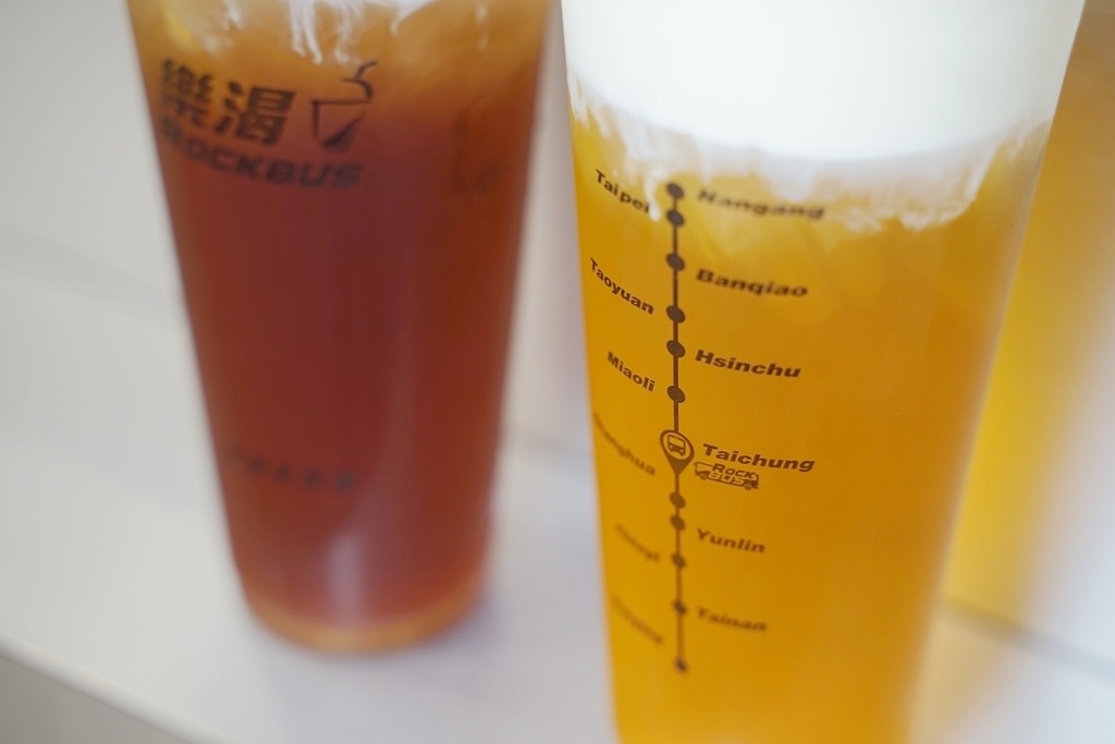 【台中勤美手搖飲料店推薦】誠品綠園道最新開幕買一送一 全台第一間高鐵主題手搖飲 樂渴巴士茶飲店台中勤美店