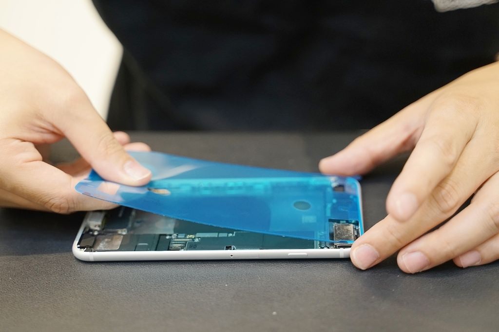 【台中南屯手機維修推薦】 iPhone換電池終身保固 面對面維修快速方便 台中保衛站