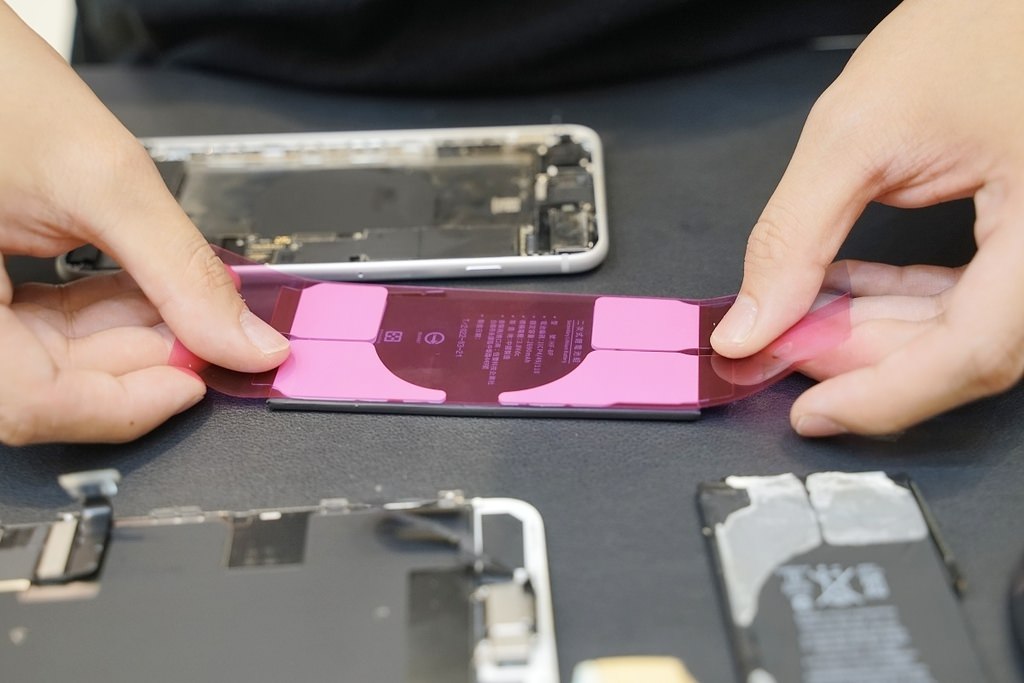 【台中南屯手機維修推薦】 iPhone換電池終身保固 面對面維修快速方便 台中保衛站