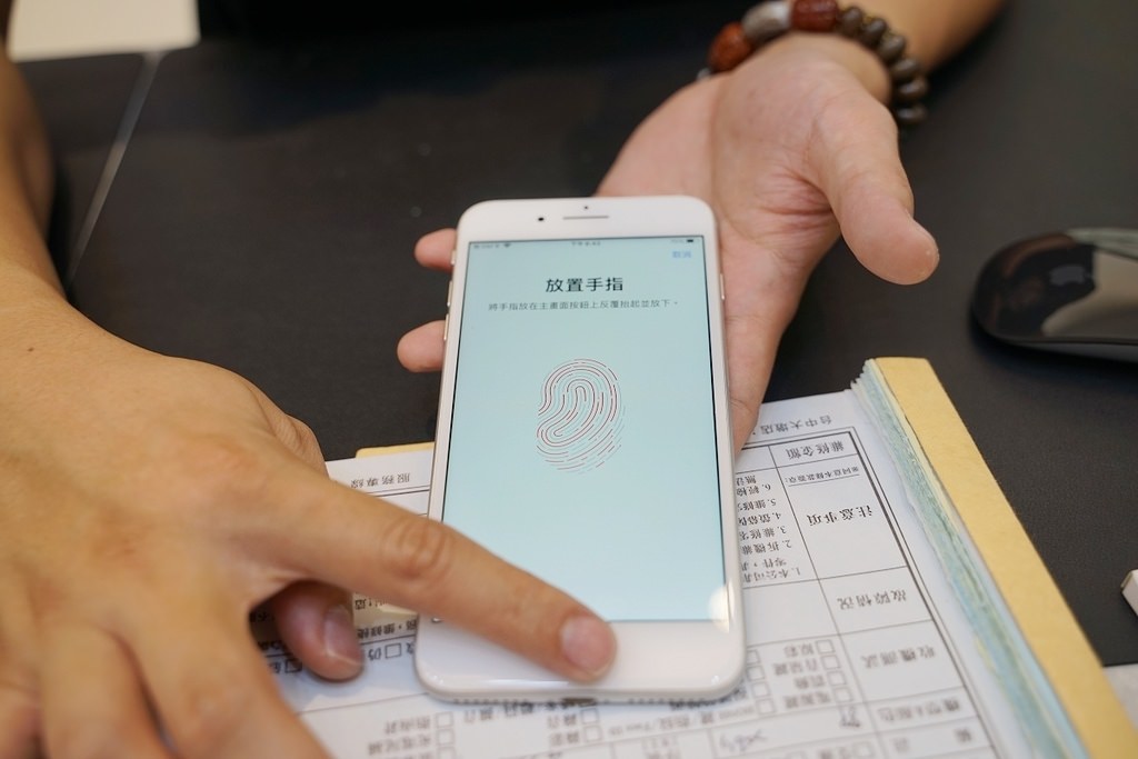 【台中南屯手機維修推薦】 iPhone換電池終身保固 面對面維修快速方便 台中保衛站