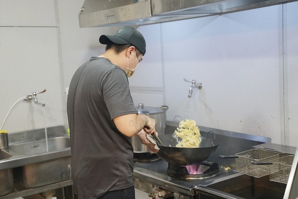 【內湖串燒居酒屋推薦】現點現烤美味串燒 大火快炒黃金炒飯+傳統小吃麵線 串鼓串燒酒場