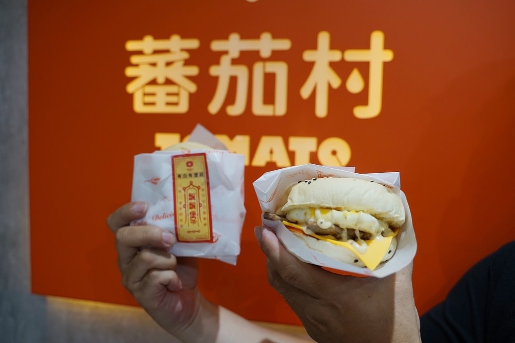【台中西屯早午餐推薦】中元節飄飄堡限量上市 超酷白色三牲漢堡 蕃茄村西屯烈美概念店
