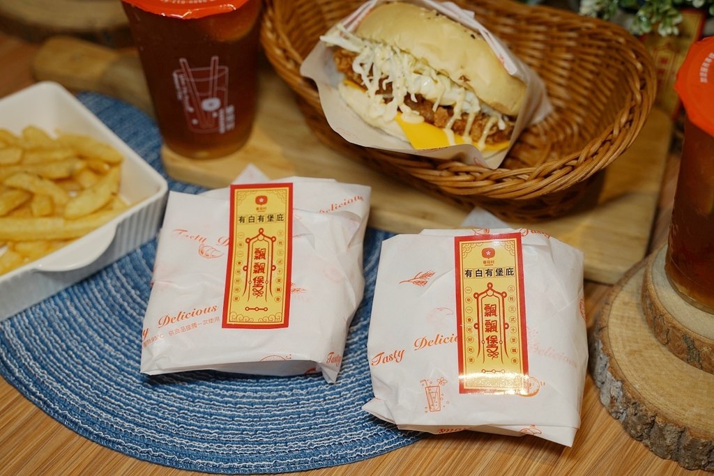 【台中西屯早午餐推薦】中元節飄飄堡限量上市 超酷白色三牲漢堡 蕃茄村西屯烈美概念店