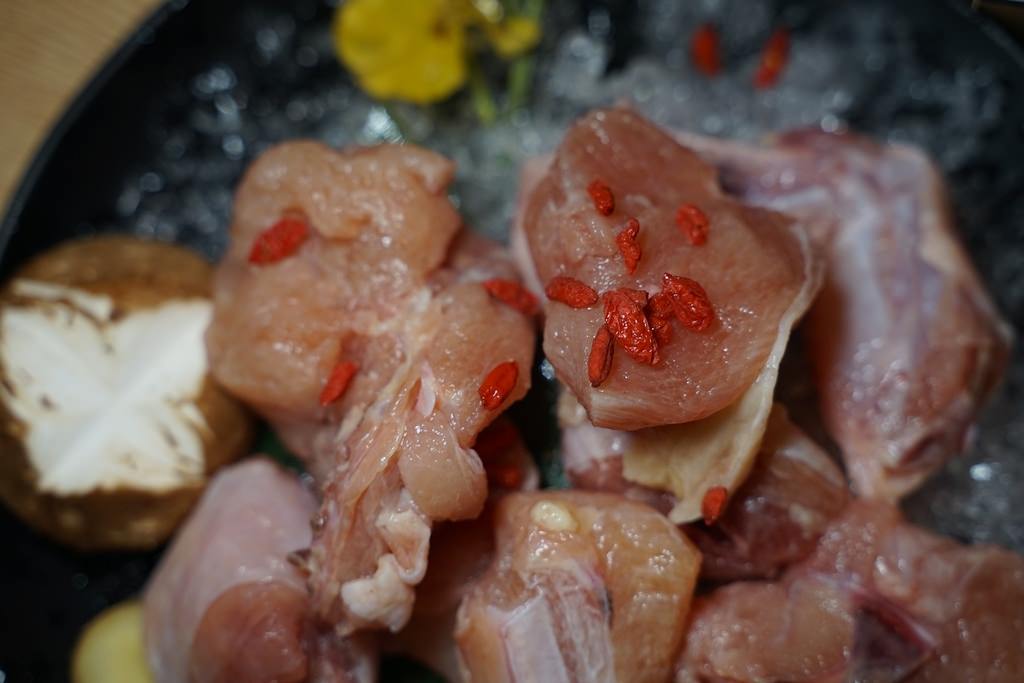 【台北東區火鍋宵夜餐廳推薦】火鍋第一品牌樂多多集團 肉粉FUN暑假感恩回饋 肉多多火鍋大安大安店
