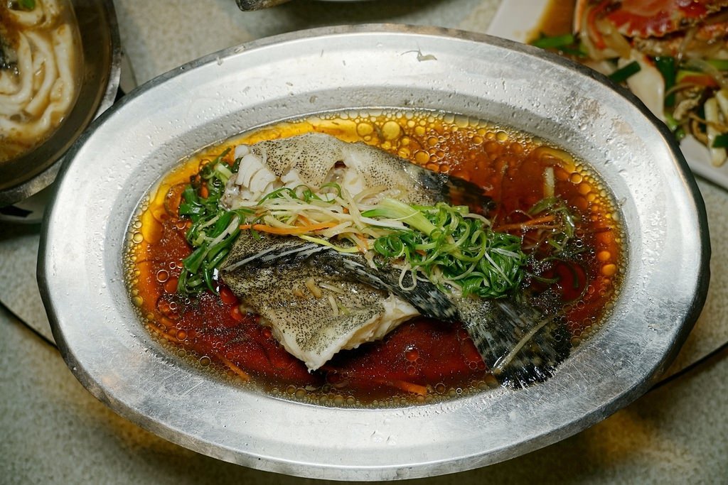 【野柳海鮮餐廳推薦】在地營業超過30年三代老店 自家漁船新鮮漁獲海鮮料理 錦園漁夫料理