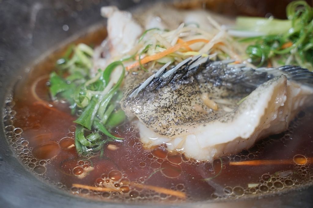 【野柳海鮮餐廳推薦】在地營業超過30年三代老店 自家漁船新鮮漁獲海鮮料理 錦園漁夫料理