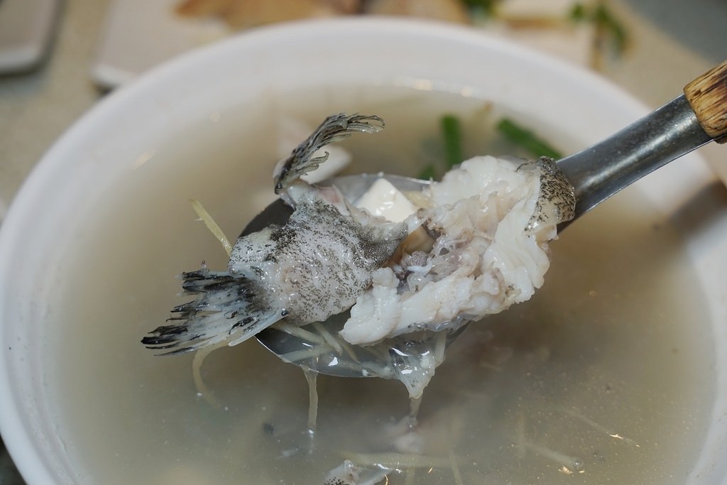 【野柳海鮮餐廳推薦】在地營業超過30年三代老店 自家漁船新鮮漁獲海鮮料理 錦園漁夫料理