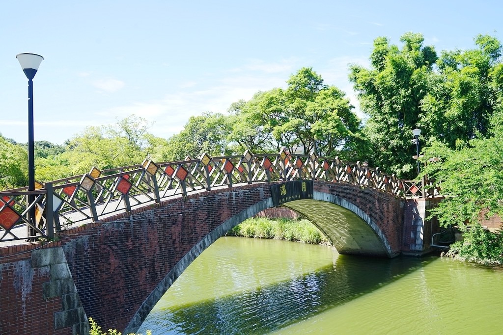 【桃園龍潭玩水景點推薦】巨龍造型兒童戲水區 炎炎夏日戲水趣 桃園龍潭大池兒童戲水區