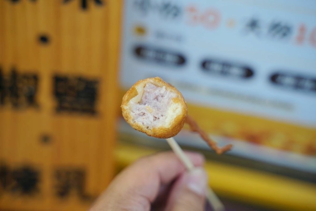 【台中忠孝夜市人氣小吃推薦】真材實料吃得到整顆菱角 美味大甲芋頭芋角酥 菱角俠菱角酥台中忠孝店