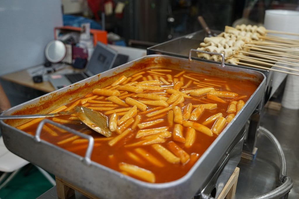 【桃園東門市場美食推薦】韓國進口在地食材 美味好吃辣炒年糕+韓式魚板 韓國叔叔Korea Uncle 起司辣炒年糕 桃園東門店