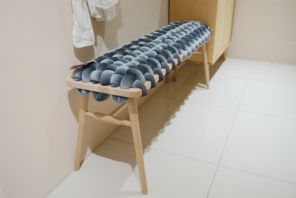 【設計家具推薦】DOLCE FAR NIENTE 無所事事的美好 Knots Studio Velvet Woven Bench 天鵝絨編織長凳