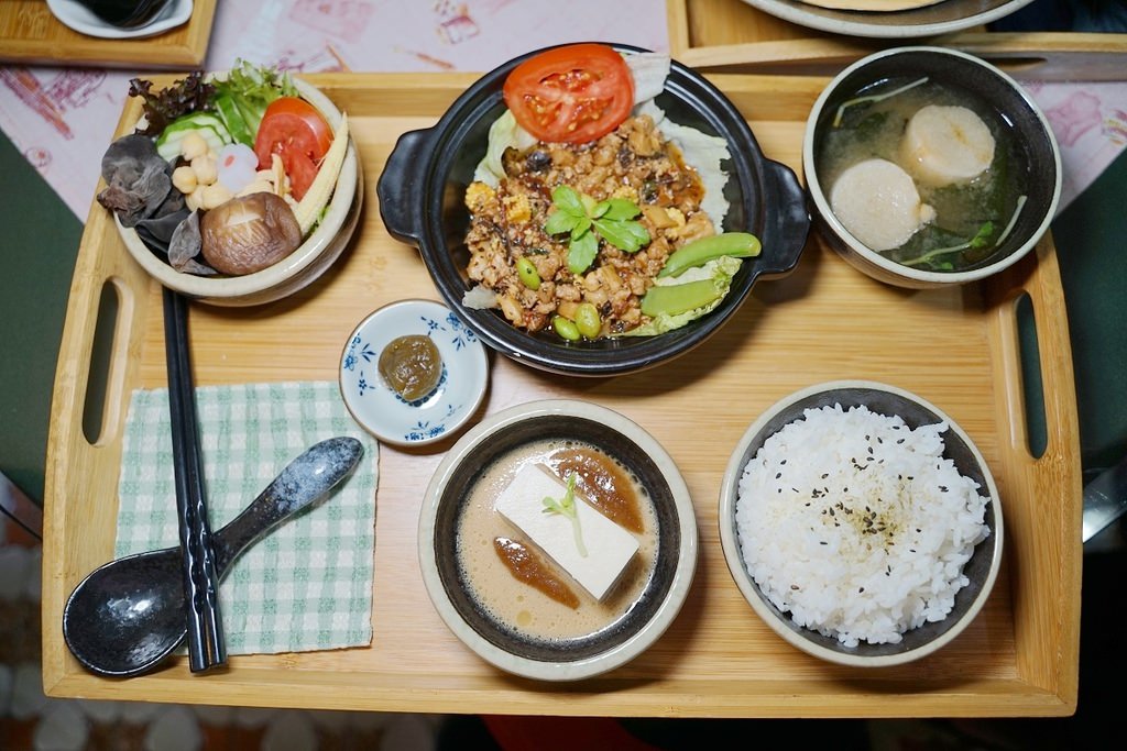 【南投埔里素食餐廳推薦】無國界料理全素餐廳 低卡低脂低熱量 樂川櫻田風華小鋪Zakka & 樂川茶食素食餐廳