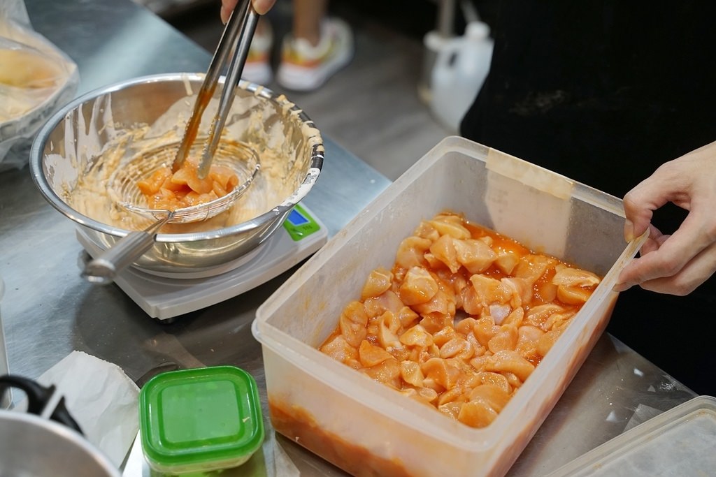 【新竹城隍廟美食推薦】現點現切現炸洋芋片 獨特灑粉沾醬更美味 ToBe+ 兔彼炸物新竹店