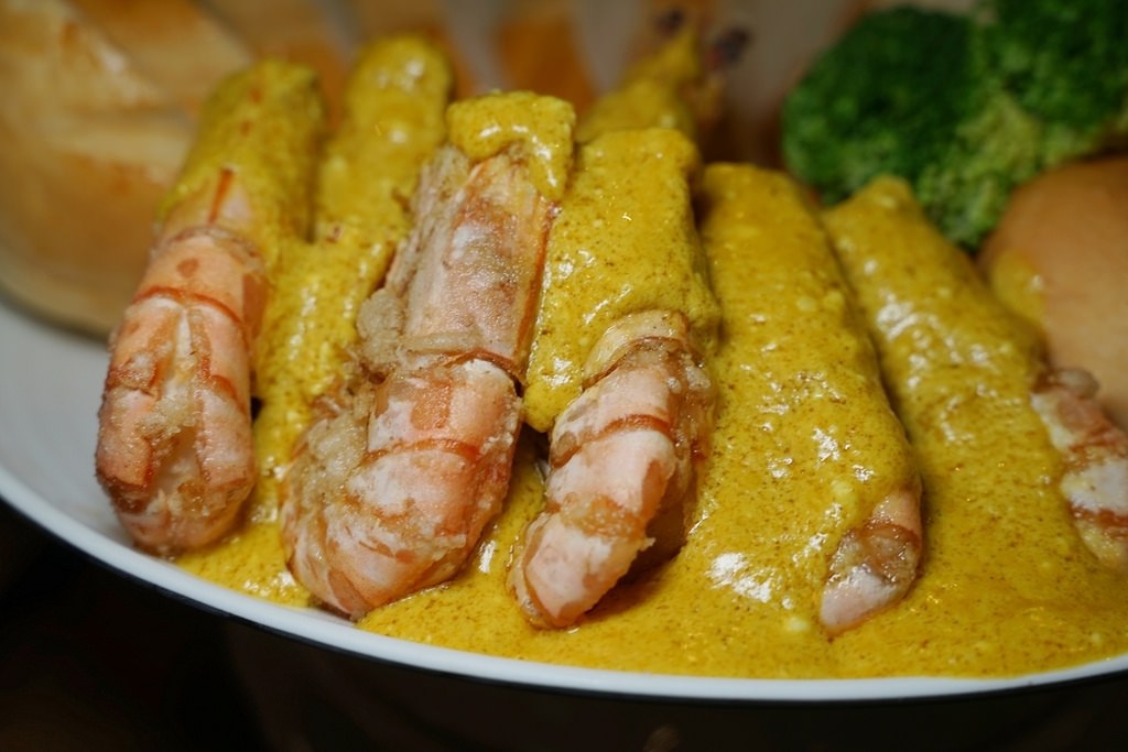 【宜蘭礁溪烤雞推薦】皮脆肉嫩苗栗黑羽土雞 免費停車網美用餐環境 皇家花園餐廳
