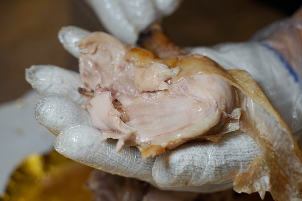 【宜蘭礁溪烤雞推薦】皮脆肉嫩苗栗黑羽土雞 免費停車網美用餐環境 皇家花園餐廳