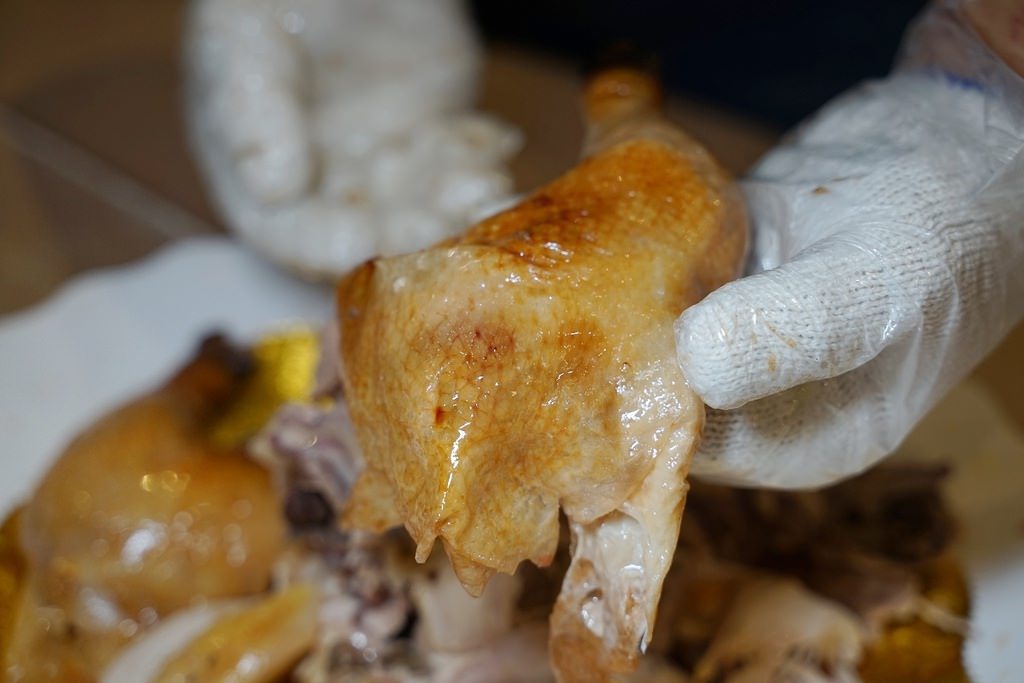 【宜蘭礁溪烤雞推薦】皮脆肉嫩苗栗黑羽土雞 免費停車網美用餐環境 皇家花園餐廳