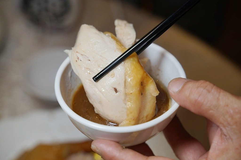 【宜蘭礁溪烤雞推薦】皮脆肉嫩苗栗黑羽土雞 免費停車網美用餐環境 皇家花園餐廳