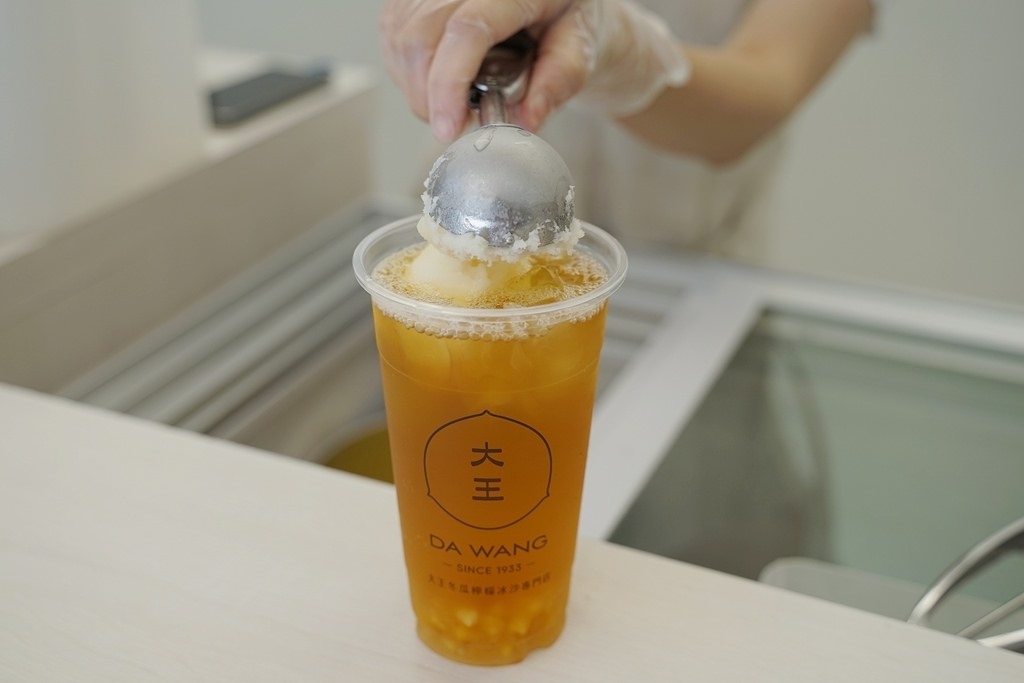 【高雄手搖飲料店推薦】超好喝金鑽鳳梨迷媚鳳茶 南台灣小農檸檬冰沙 大王冰鋪高雄自強三路店