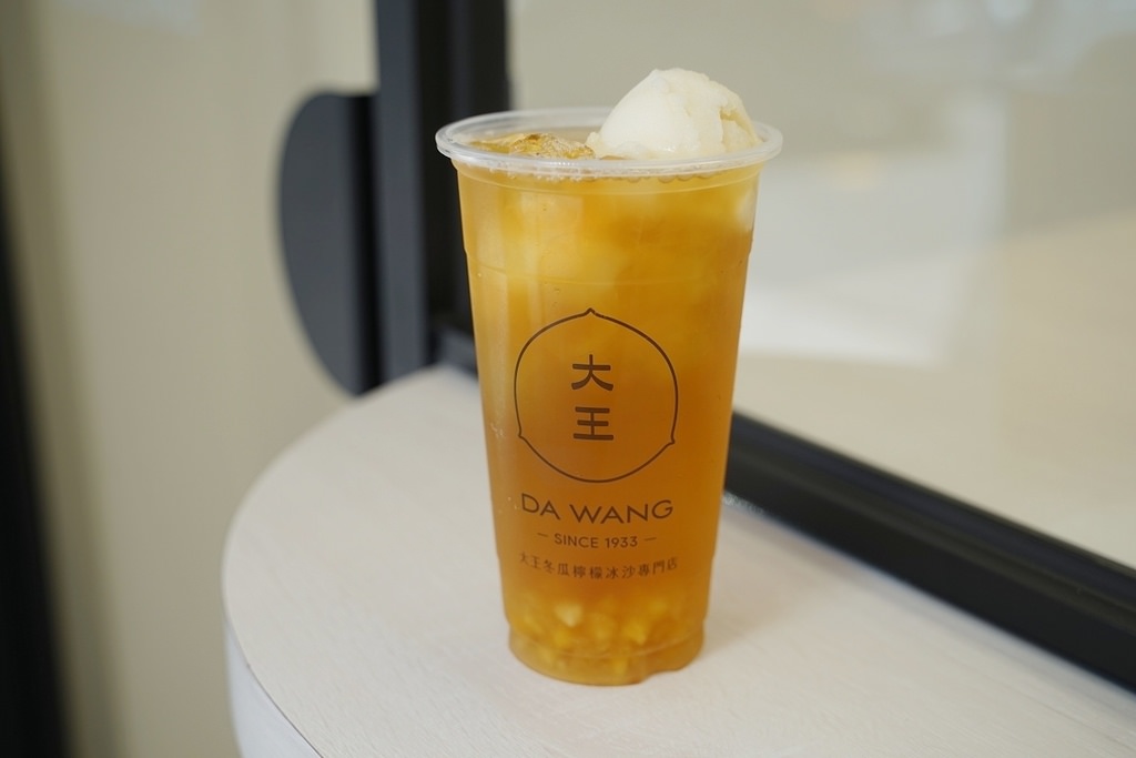 【高雄手搖飲料店推薦】超好喝金鑽鳳梨迷媚鳳茶 南台灣小農檸檬冰沙 大王冰鋪高雄自強三路店