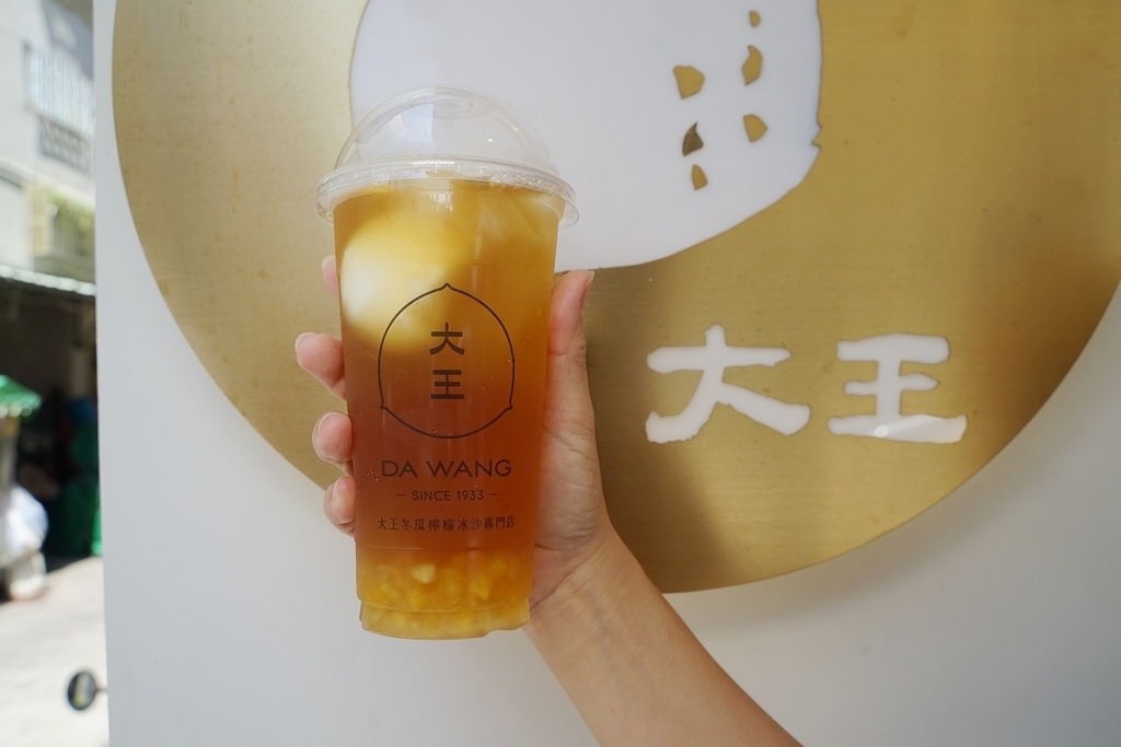 【高雄手搖飲料店推薦】超好喝金鑽鳳梨迷媚鳳茶 南台灣小農檸檬冰沙 大王冰鋪高雄自強三路店