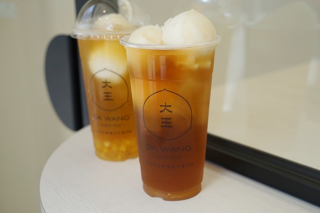 【高雄手搖飲料店推薦】超好喝金鑽鳳梨迷媚鳳茶 南台灣小農檸檬冰沙 大王冰鋪高雄自強三路店