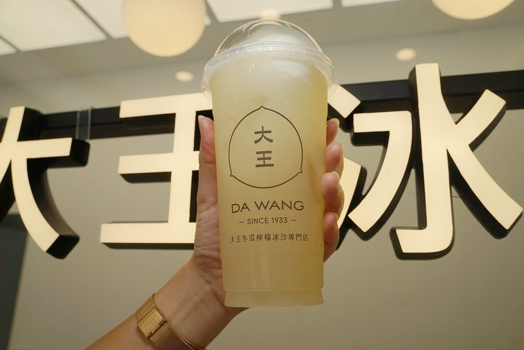 【高雄手搖飲料店推薦】超好喝金鑽鳳梨迷媚鳳茶 南台灣小農檸檬冰沙 大王冰鋪高雄自強三路店