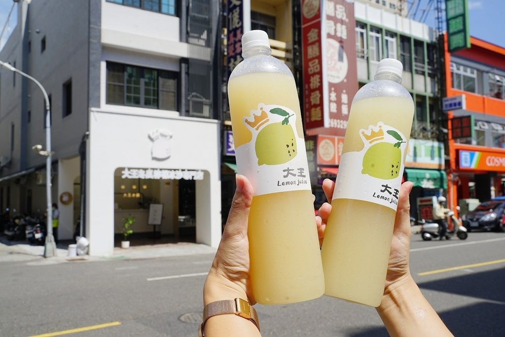 【高雄手搖飲料店推薦】超好喝金鑽鳳梨迷媚鳳茶 南台灣小農檸檬冰沙 大王冰鋪高雄自強三路店