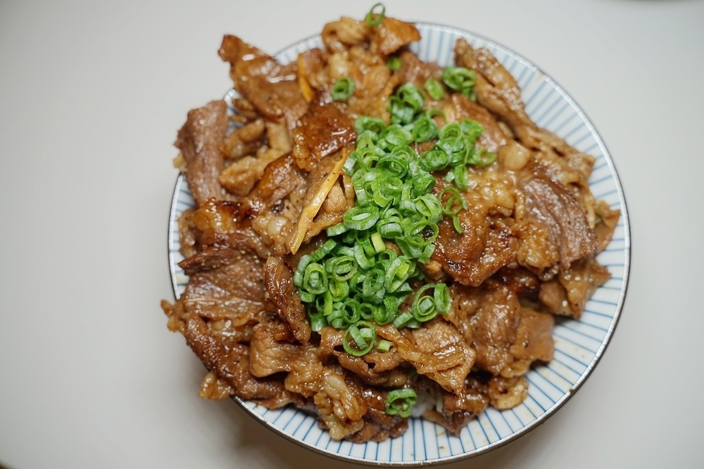 【中壢燒肉丼推薦】大江購物中心美食好選擇 超多肉肉牛野郎丼 燒丼株式會社中壢大江店