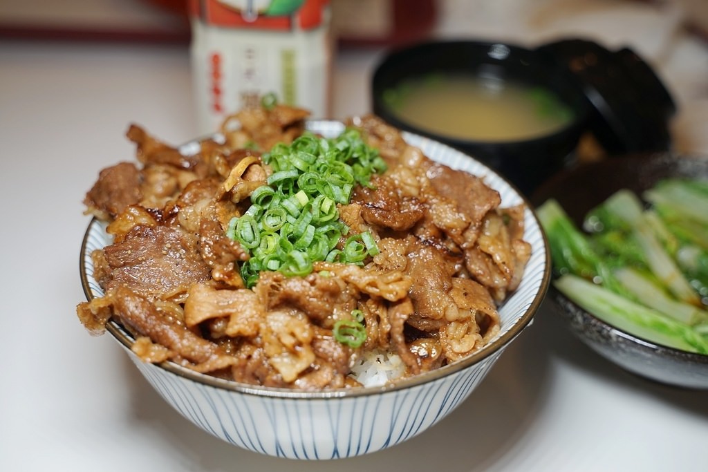 【中壢燒肉丼推薦】大江購物中心美食好選擇 超多肉肉牛野郎丼 燒丼株式會社中壢大江店