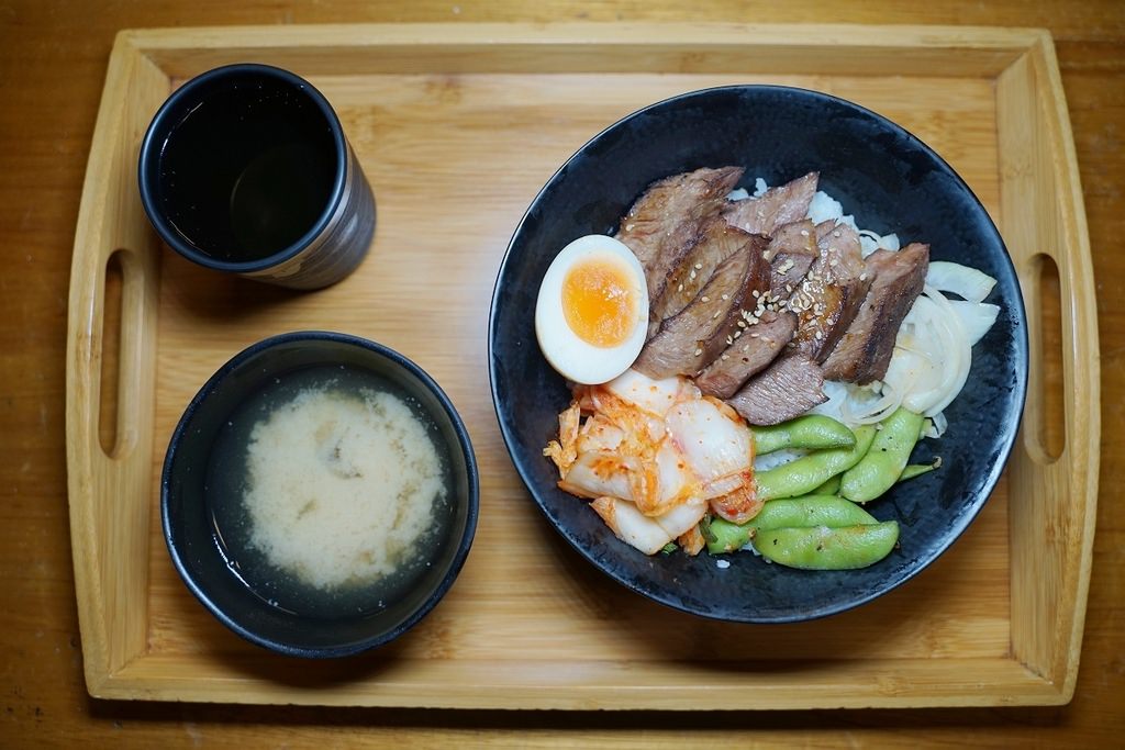 【台北內湖丼飯推薦】小學教室用餐環境 高CP值好吃丼飯 小學日燒肉丼食堂內湖店