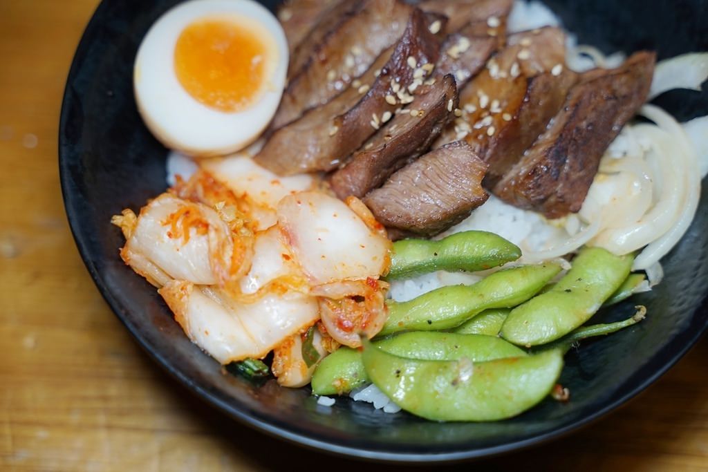 【台北內湖丼飯推薦】小學教室用餐環境 高CP值好吃丼飯 小學日燒肉丼食堂內湖店