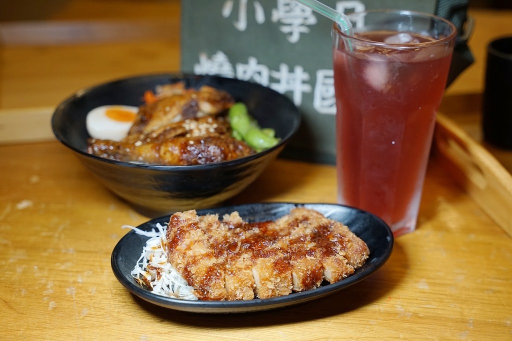 【台北內湖丼飯推薦】小學教室用餐環境 高CP值好吃丼飯 小學日燒肉丼食堂內湖店