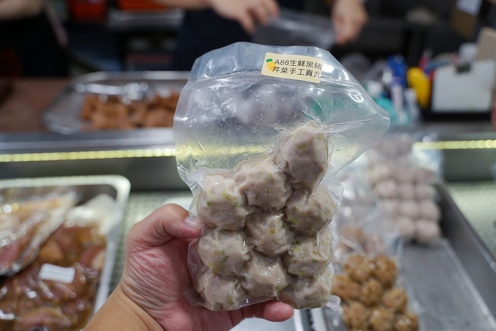 【台北成功市場豬肉攤推薦】台灣本土黑毛猪 店家自製熟食手工丸類 A88生鮮黑毛豬