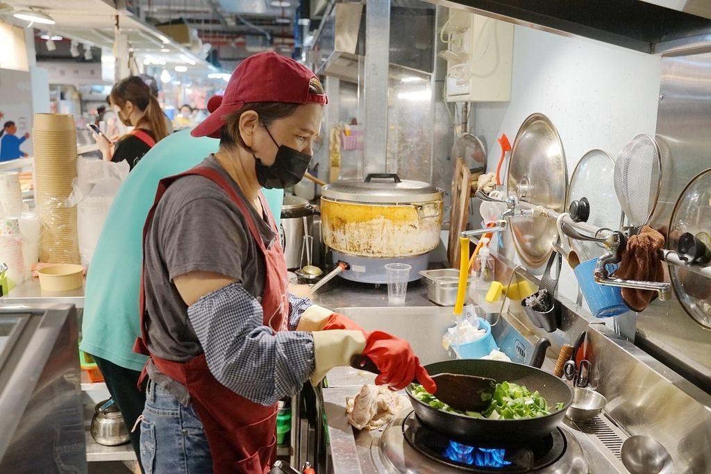 【台北成功市場美食推薦】真材實料海鮮米線 現炒現煮人氣餐盒 滷味灶咖