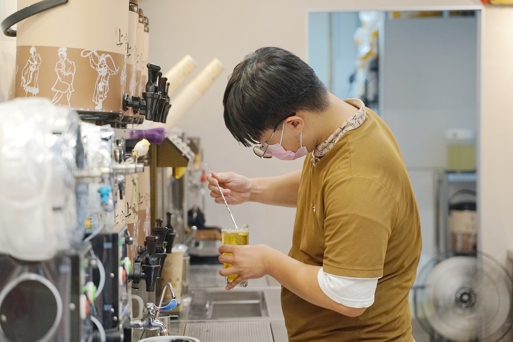 【新竹手搖飲料店推薦】食品路舒適內用環境 台灣優質得獎茗茶 上宇林頂級茶飲厚鮮奶茶專門店新竹食品店