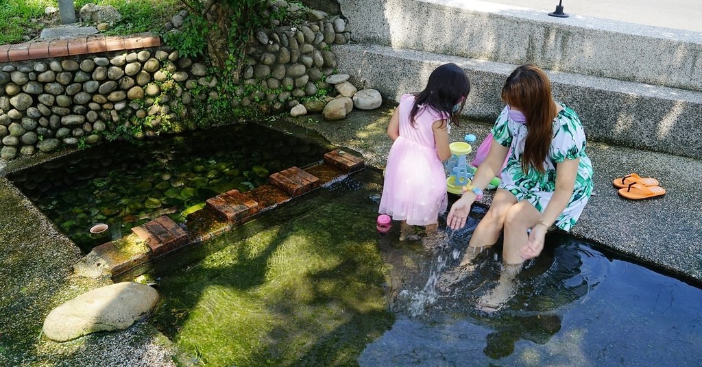 【桃園八德免費戲水景點推薦】百年老樹浣衣池 涔涔不絕清涼池水 大火房泉水浣衣池