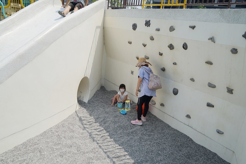 【中壢龍岡親子公園推薦】百年歷史永福宮 好玩沙桌沙坑+激速溜滑梯 永福羅漢松公園