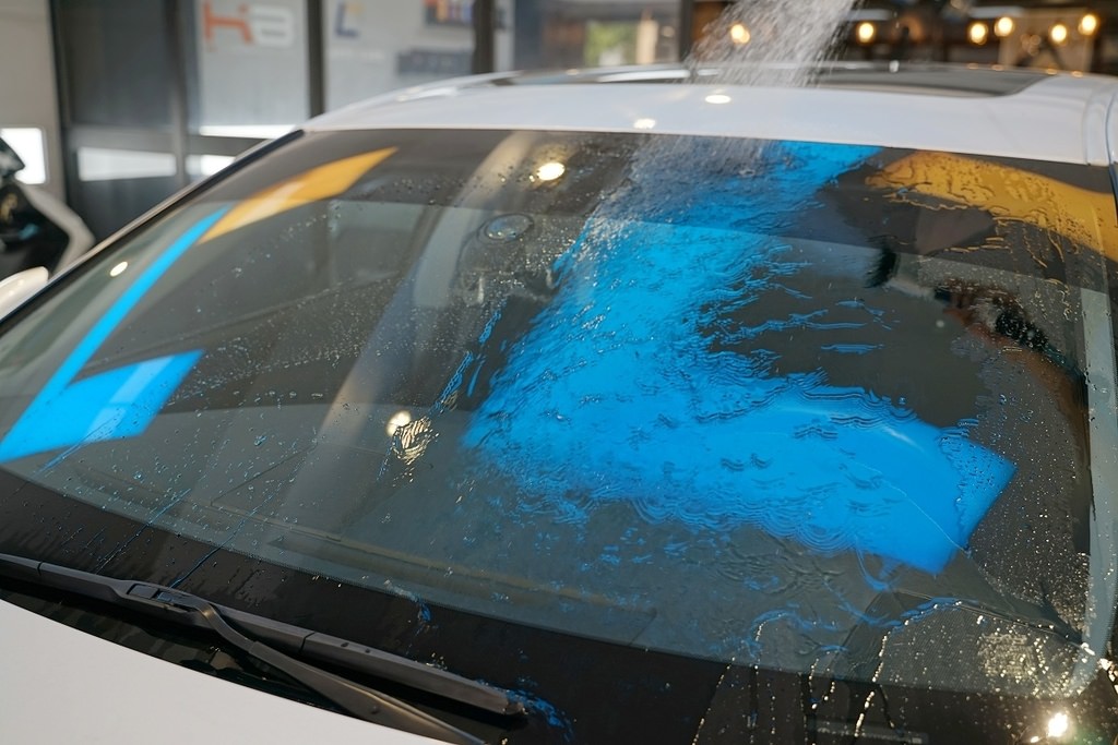 【台北南港松山汽車鍍膜推薦】高撥水性KubeBond擋風玻璃鍍膜 奈米級陶瓷塗料 LC AutoCare - KubeBond 南港店