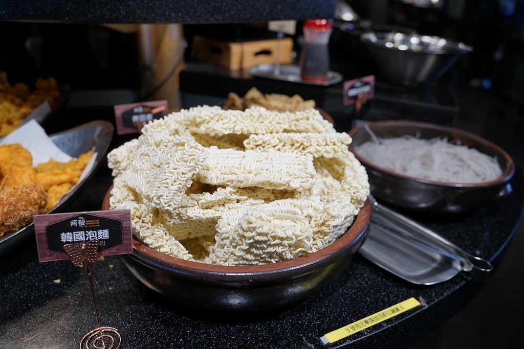 【淡水吃到飽餐廳推薦】大都會廣場美食好選擇 韓國年糕火鍋第一品牌 兩餐 두끼 韓國年糕火鍋吃到飽淡水店