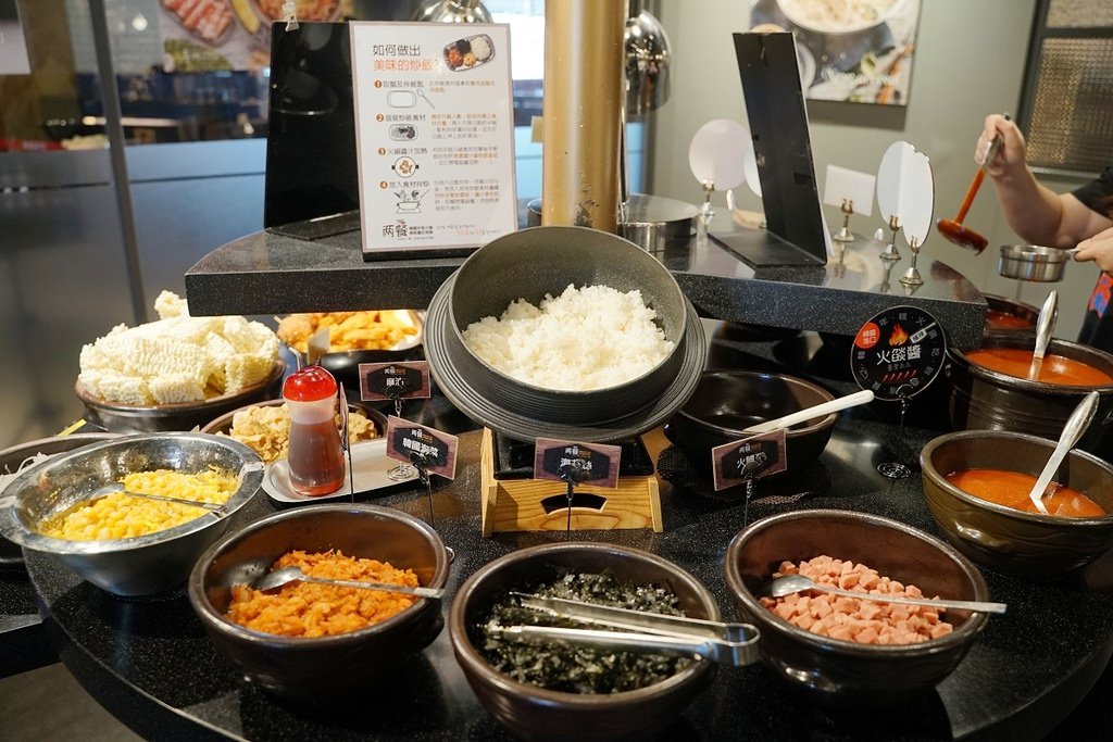 【淡水吃到飽餐廳推薦】大都會廣場美食好選擇 韓國年糕火鍋第一品牌 兩餐 두끼 韓國年糕火鍋吃到飽淡水店