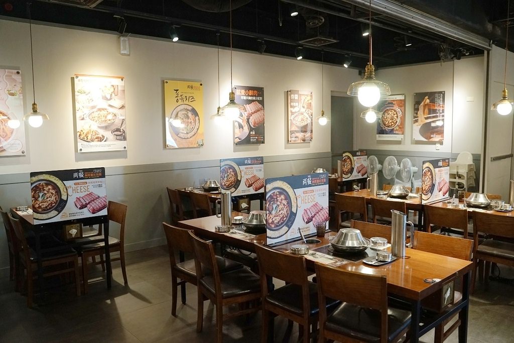 【淡水吃到飽餐廳推薦】大都會廣場美食好選擇 韓國年糕火鍋第一品牌 兩餐 두끼 韓國年糕火鍋吃到飽淡水店