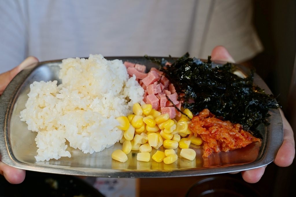 【淡水吃到飽餐廳推薦】大都會廣場美食好選擇 韓國年糕火鍋第一品牌 兩餐 두끼 韓國年糕火鍋吃到飽淡水店