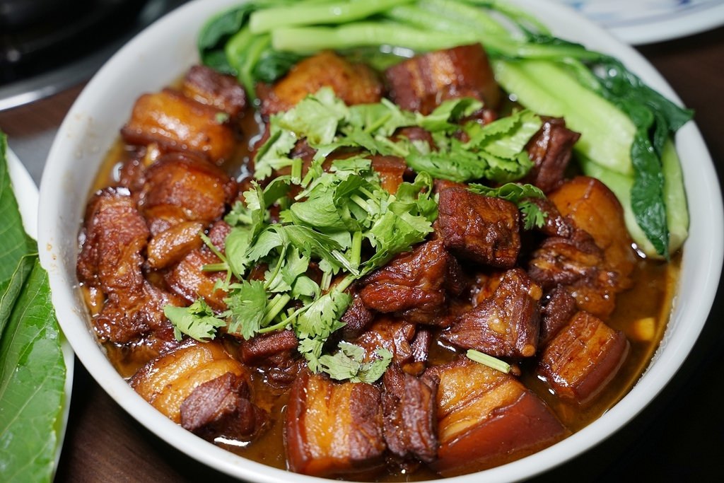 【屏東獅子鄉聚餐餐廳推薦】雙流國家森林遊樂區旁 南迴公路美食好選擇 在水一方土雞城