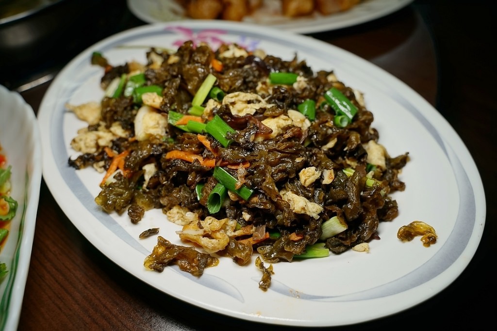 【屏東獅子鄉聚餐餐廳推薦】雙流國家森林遊樂區旁 南迴公路美食好選擇 在水一方土雞城