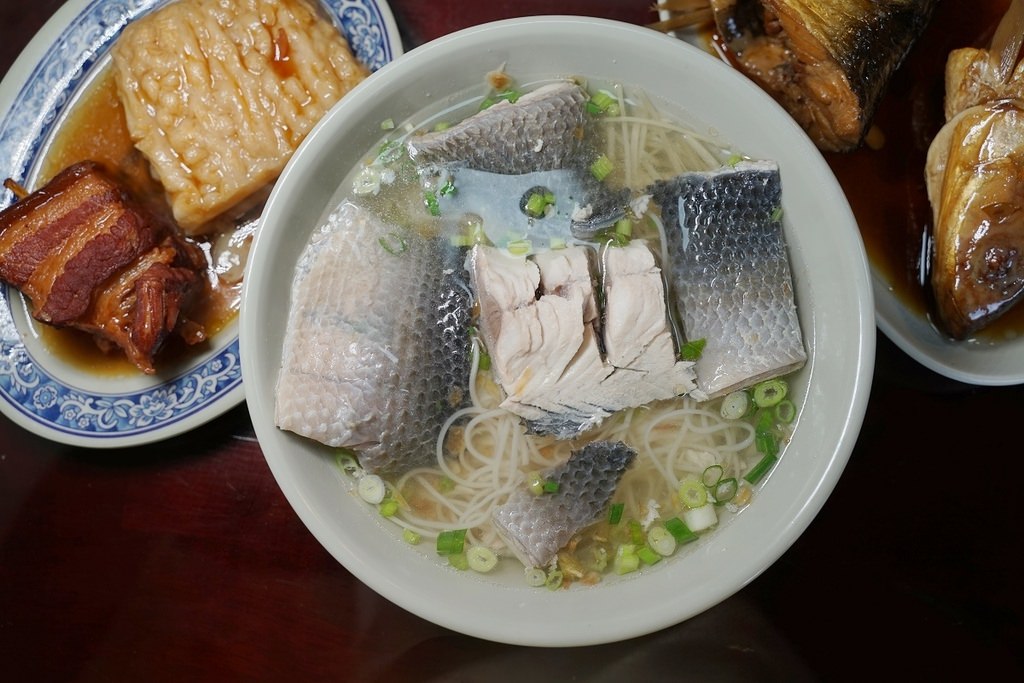 【板橋金門街小吃推薦】真材實料虱目魚料理 美味必點蚵仔肉燥飯/乾魚腸 老芋無刺虱目魚專賣店板橋店