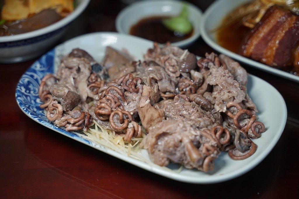 【板橋金門街小吃推薦】真材實料虱目魚料理 美味必點蚵仔肉燥飯/乾魚腸 老芋無刺虱目魚專賣店板橋店